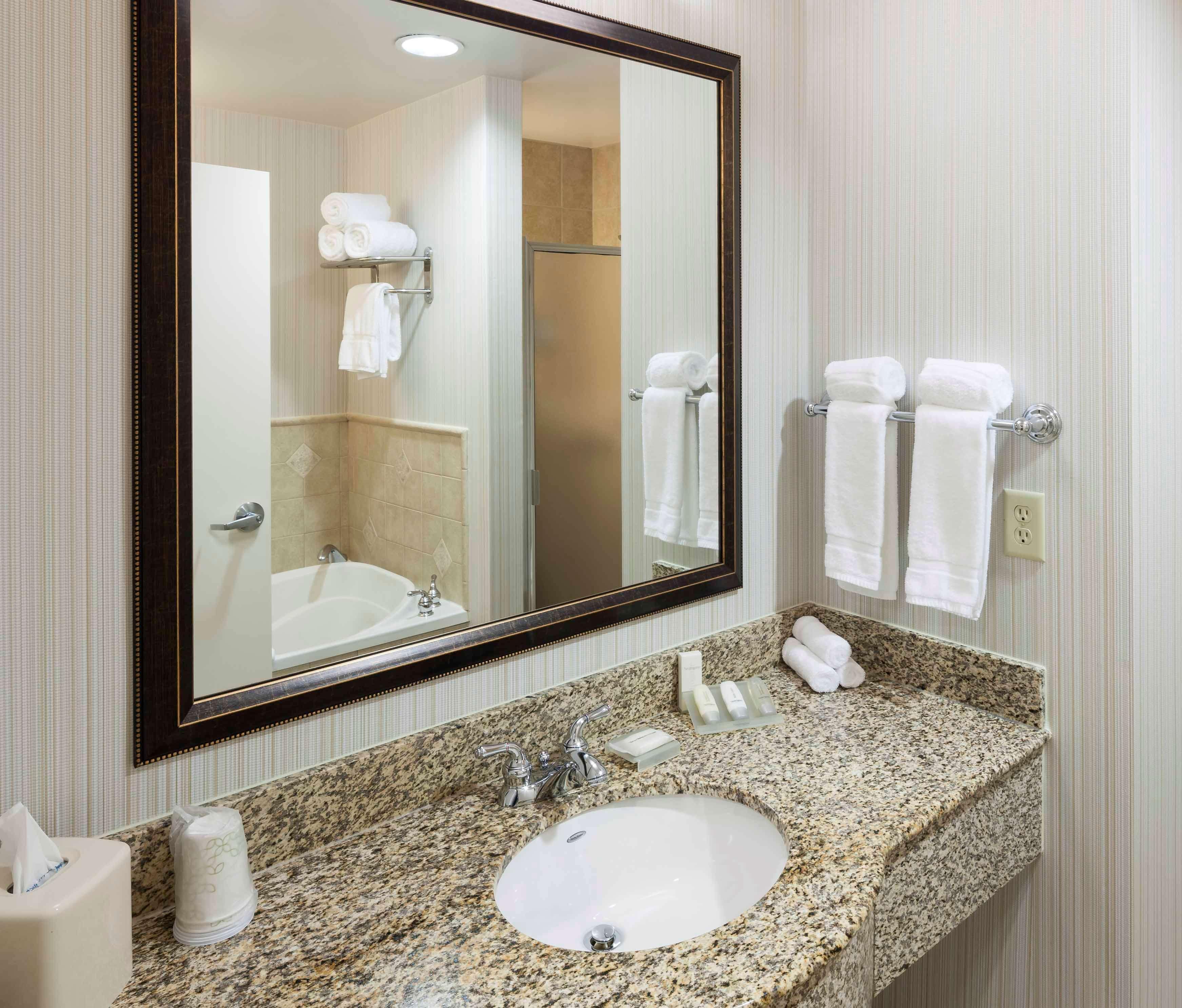 Hilton Garden Inn Dallas Lewisville Exteriör bild