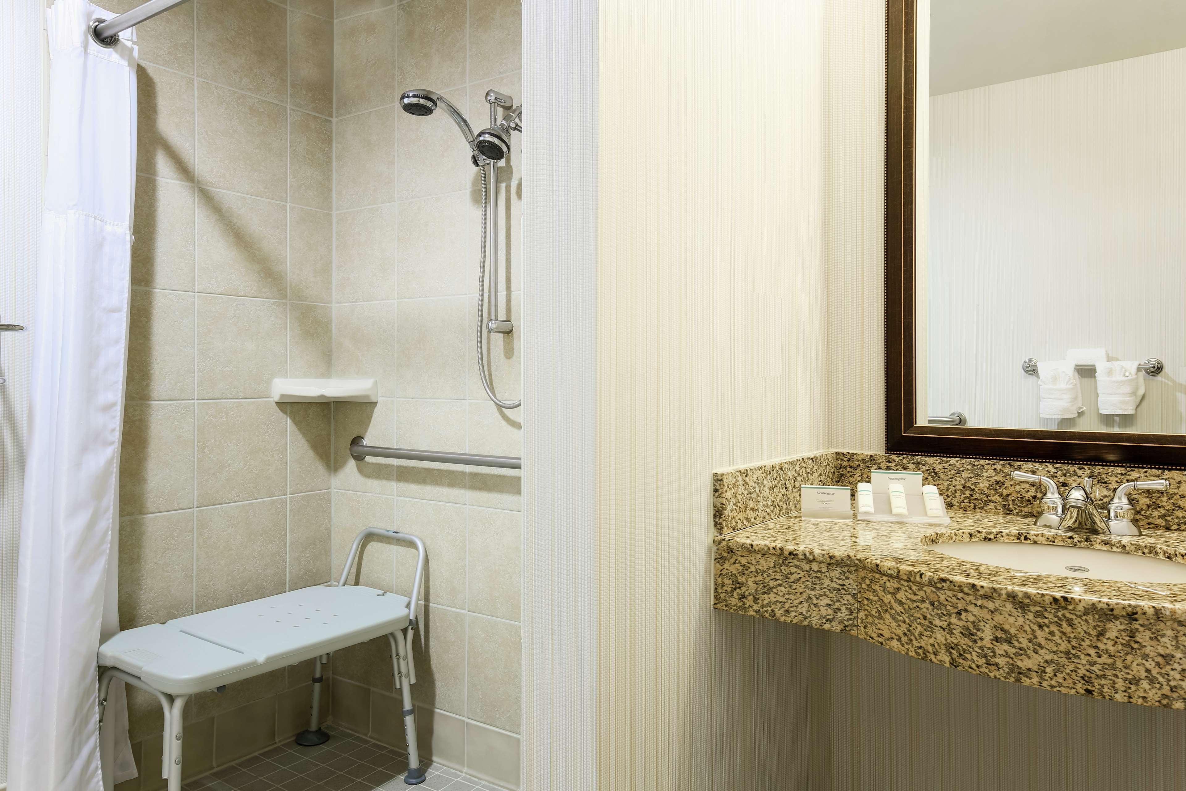 Hilton Garden Inn Dallas Lewisville Exteriör bild