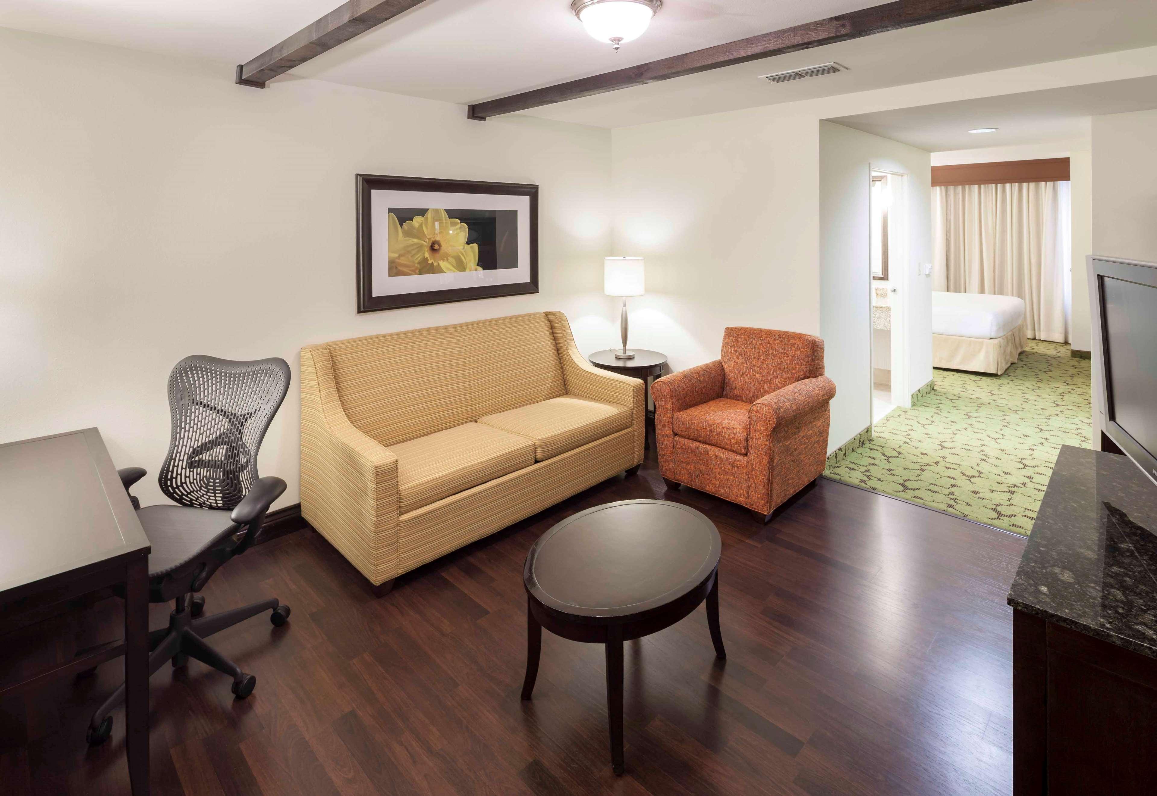 Hilton Garden Inn Dallas Lewisville Exteriör bild