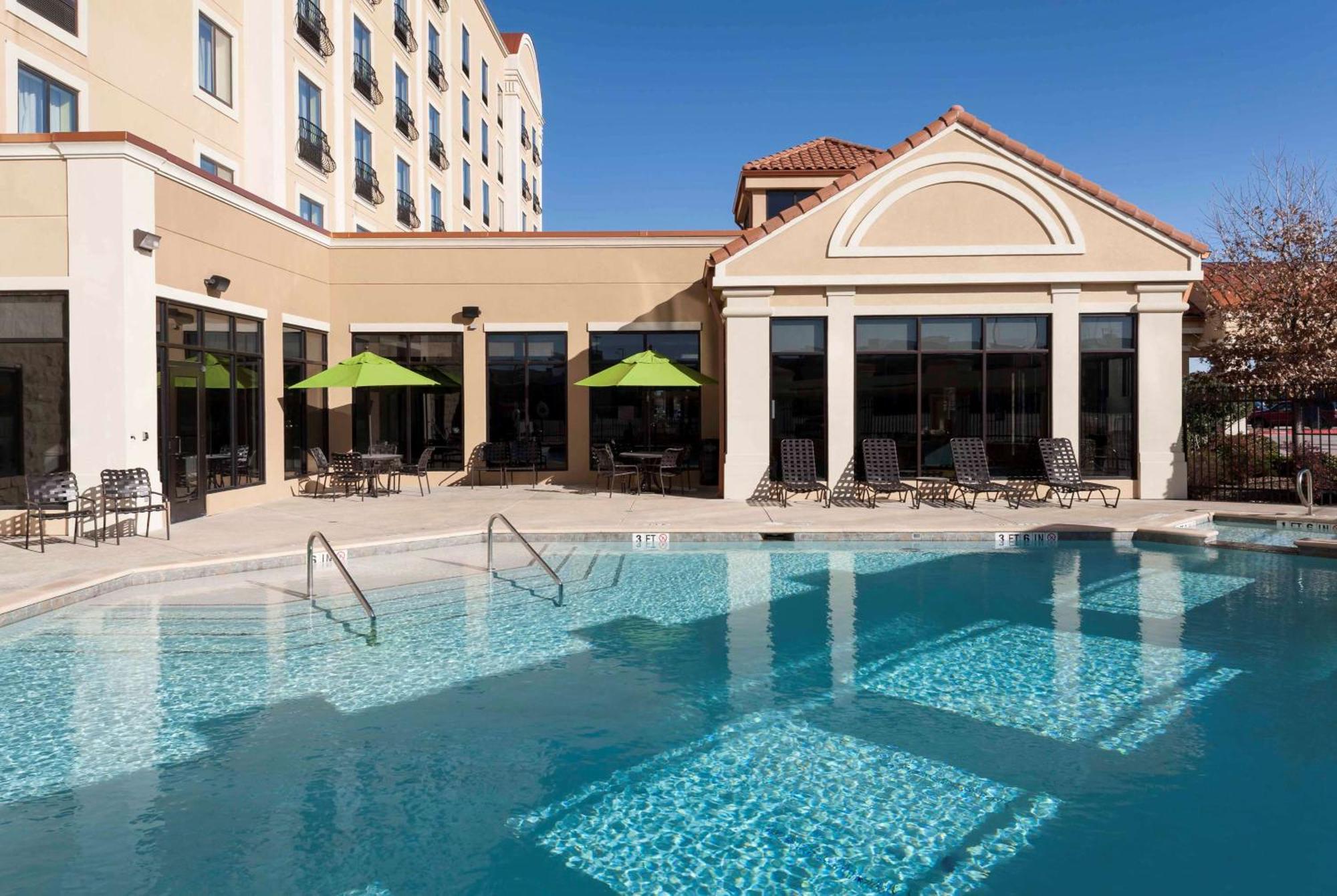 Hilton Garden Inn Dallas Lewisville Exteriör bild